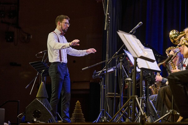 07.12.2024 - Swinging Christmas der Bigband Leobendorf in der Salzachhalle