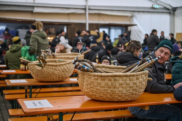 schnalzen-25-02-16-12-11-46