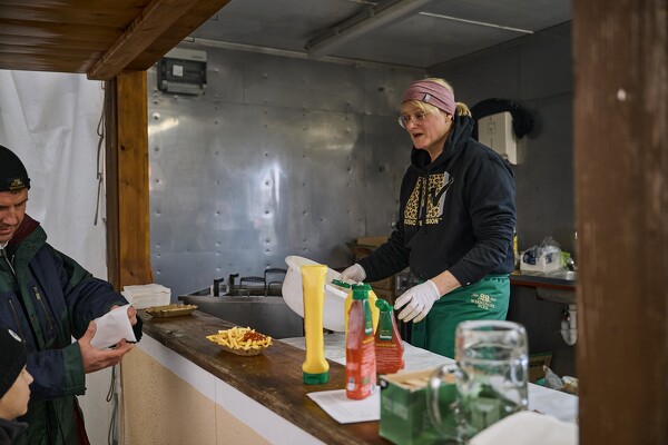 schnalzen-25-02-16-12-15-55