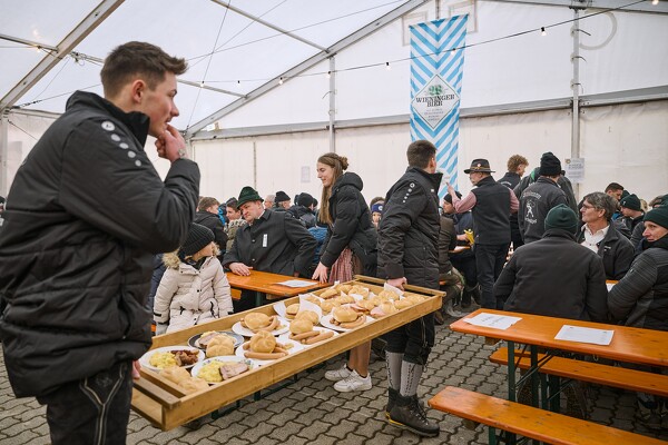 schnalzen-25-02-16-12-22-41