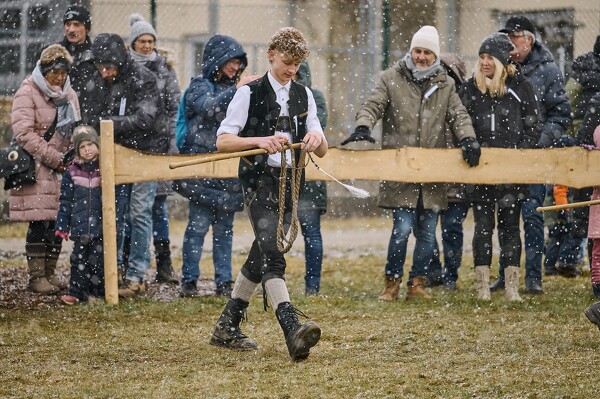 schnalzen-25-02-16-13-07-00