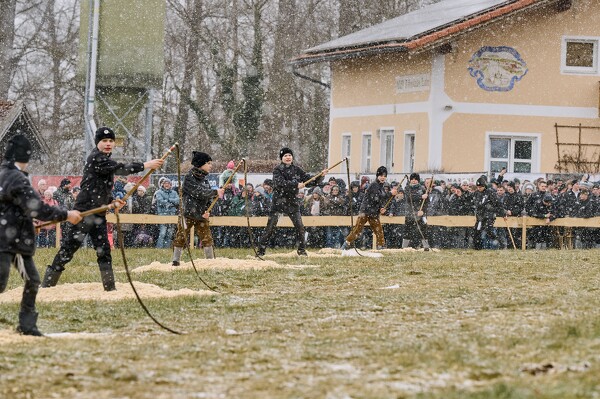 schnalzen-25-02-16-13-23-04