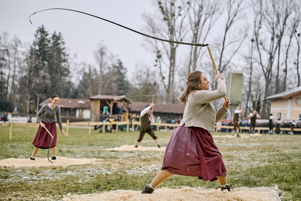 schnalzen-25-02-16-15-14-41