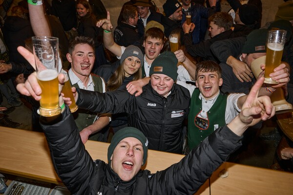 schnalzen-25-02-16-19-04-33