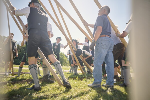 01.05.2025 - Maibaumaufstellen beim GTEV Laufen 2025