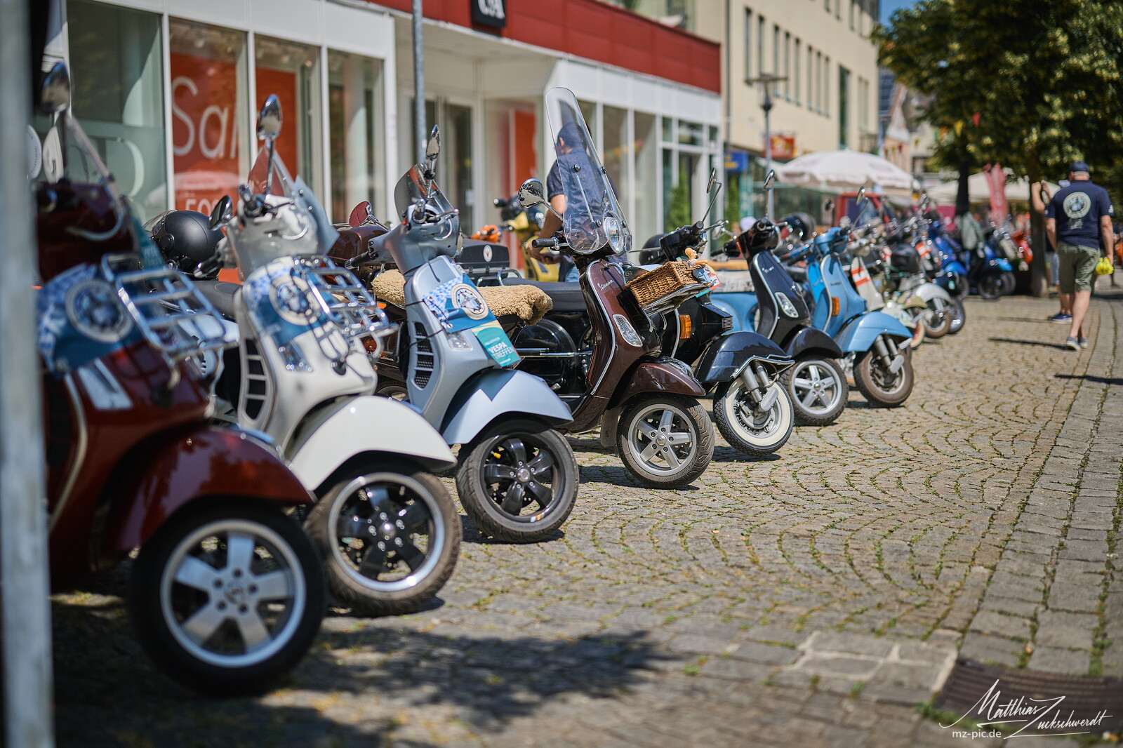 vespa-25-06-22-11-42-40.jpg
