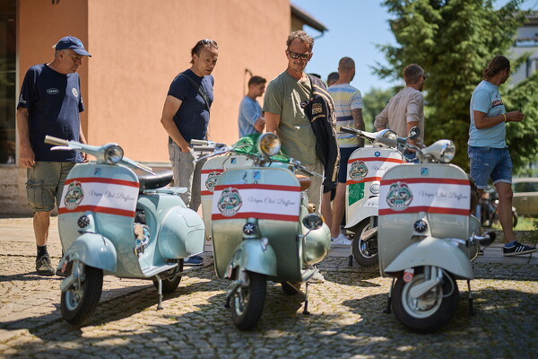 vespa-25-06-22-11-58-07