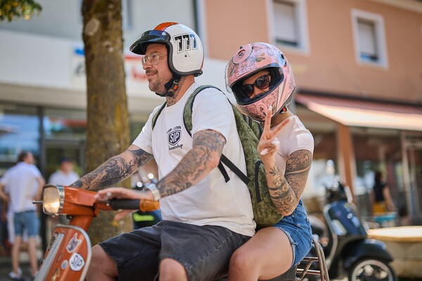 vespa-25-06-22-12-01-37