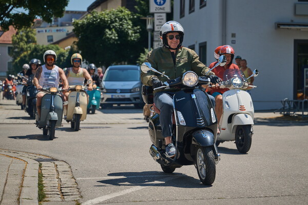 vespa-25-06-22-12-50-59