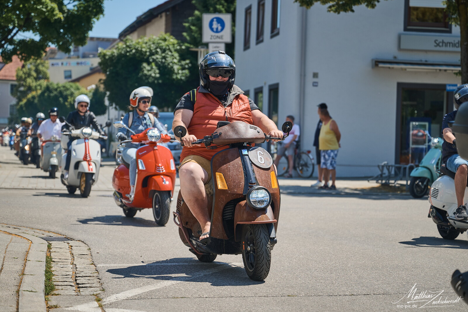 vespa-25-06-22-12-51-15.jpg