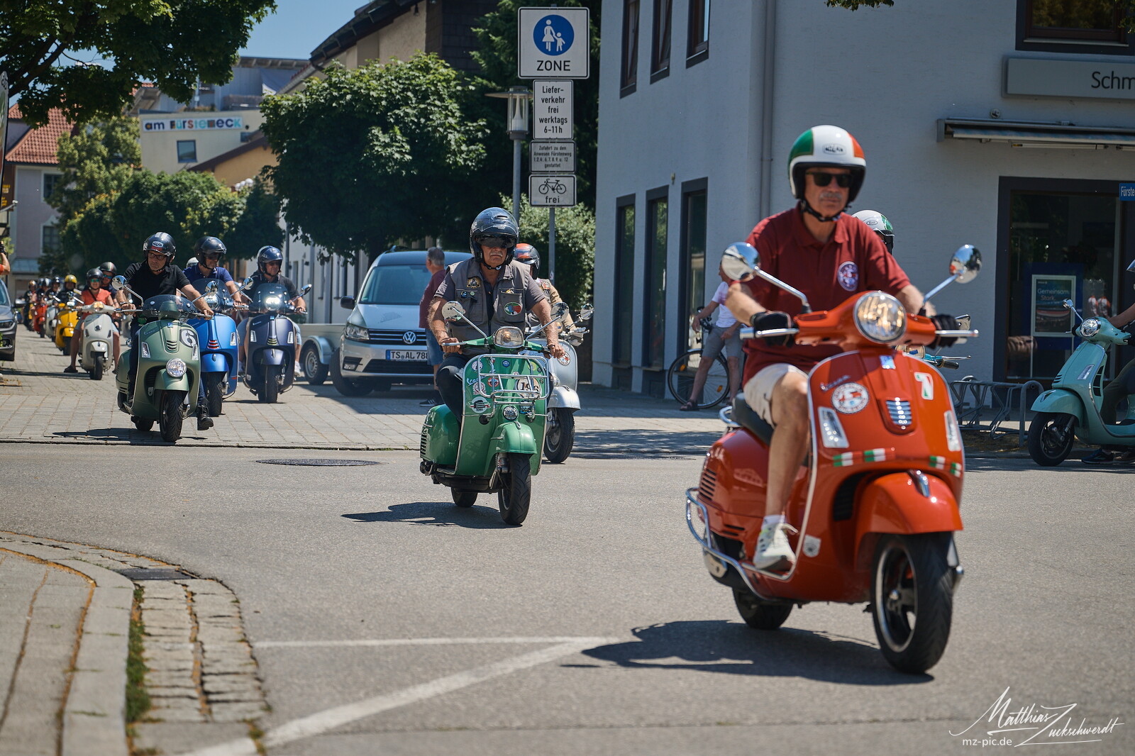 vespa-25-06-22-12-51-35.jpg