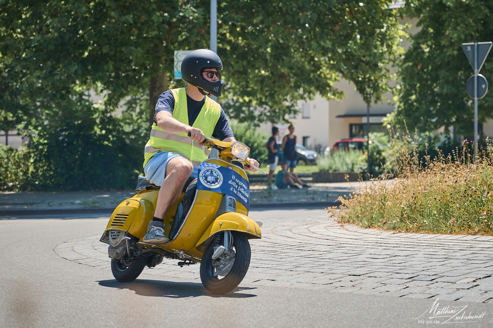 vespa-25-06-22-12-59-33.jpg